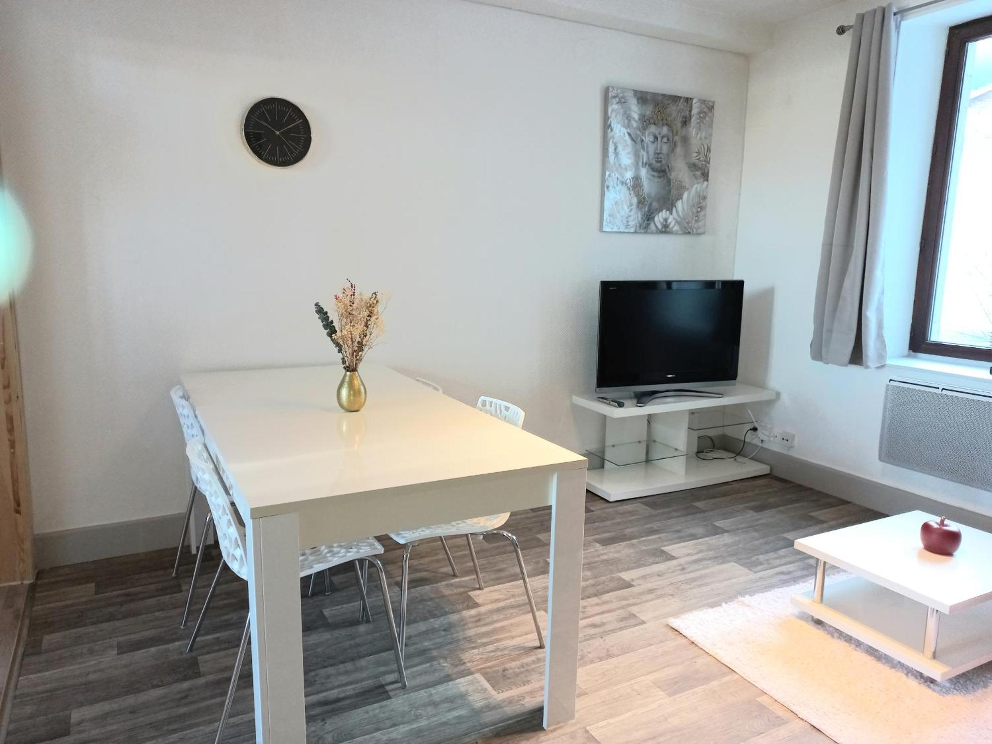 Appartement Les Iris, Au Calme, Proche Du Centre Remiremont Bagian luar foto